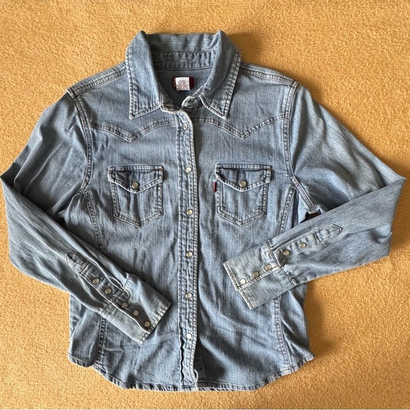 Levi's Light Blue Denim Button Down Shirt - Picture 1 of 4